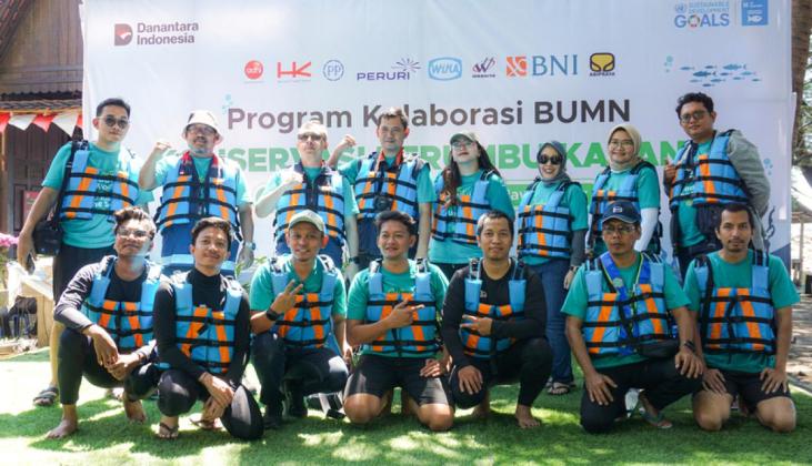 Jaga Ekosistem Laut, Brantas Abipraya Tanam 2.500 Terumbu Karang di Banyuwangi