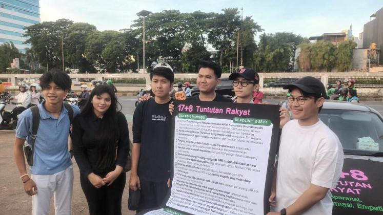 Selebgram Dea Ayu Ikut Aksi Damai, Desak DPR Batalkan Tunjangan