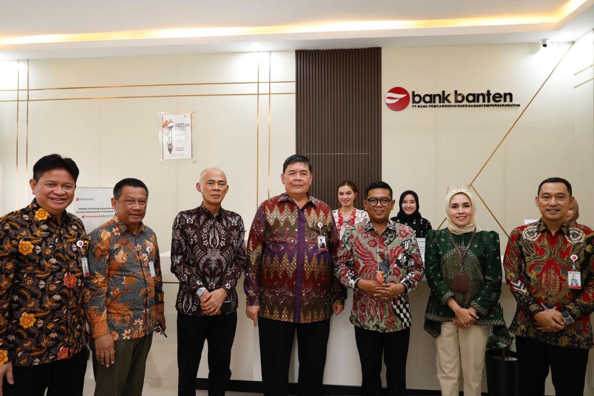 Gubernur Andra Soni Hadiri Peringatan Harpelnas di Bank Banten