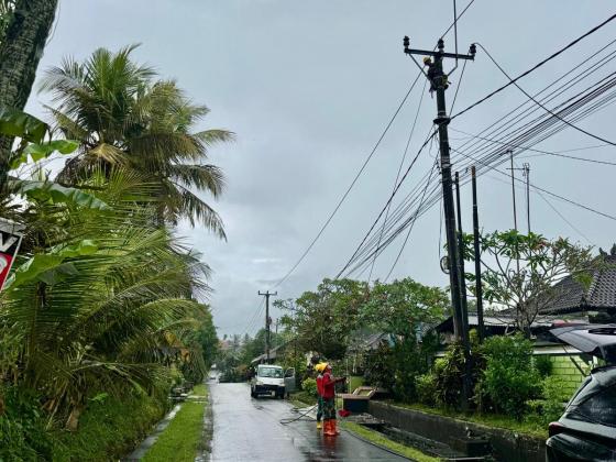 PLN Pulihkan Listrik Pascabencana, Warga Bali Kembali Beraktivitas