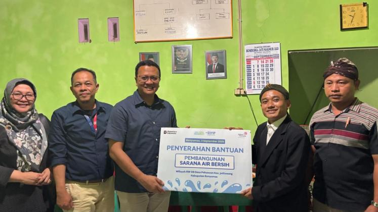 Telkom Bangun Sarana Air Bersih untuk Masyarakat Adat Bonokeling di Banyumas