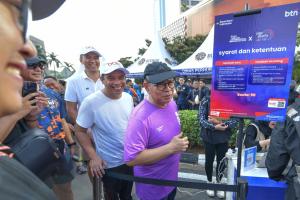 Gubernur DKI Jakarta Tinjau Booth BTN JAKIM di CFD Jakarta 090929