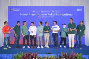 Gubernur DKI Jakarta Tinjau Booth BTN JAKIM di CFD Jakarta 091040