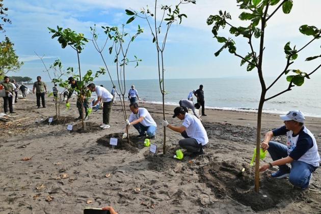 PGN Gelar Aksi Bersih Pantai, 1,1 Ton Sampah Terangkat dari Tanjung Pasir Banten