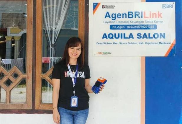 Ditengah Keterbatasan, Perempuan Ini Hadirkan Layanan Keuangan AgenBRILink di Kepulauan Mentawai