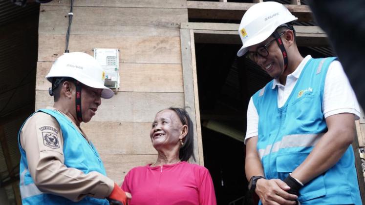 Puluhan Tahun Menanti, Ribuan Warga di Murung Raya Akhirnya Nikmati Listrik PLN