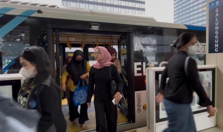 JANGAN BURU-BURU NAIK! Tarif Transjakarta Mau Jadi Rp5.000, Tapi DPRD DKI Belum Beri Lampu Hijau! ini Alasannya!