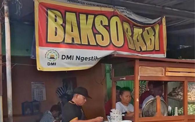 Kisah di Balik Logo DMI di Spanduk Bakso Babi yang Viral di Bantul