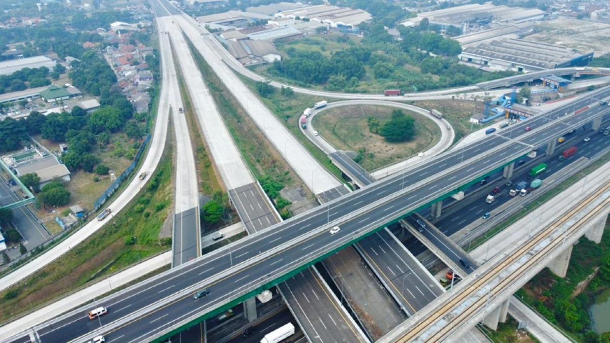 Nggak Main-Main! Trans Jawa Pangkas Waktu Tempuh 10 Jam, Arus Logistik Makin Ngebut!