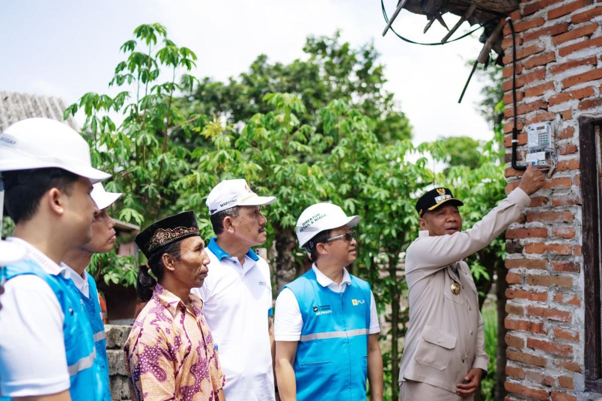 Di HLN ke-80, PLN Sambungkan Listrik Gratis bagi 171 Warga Tulungagung