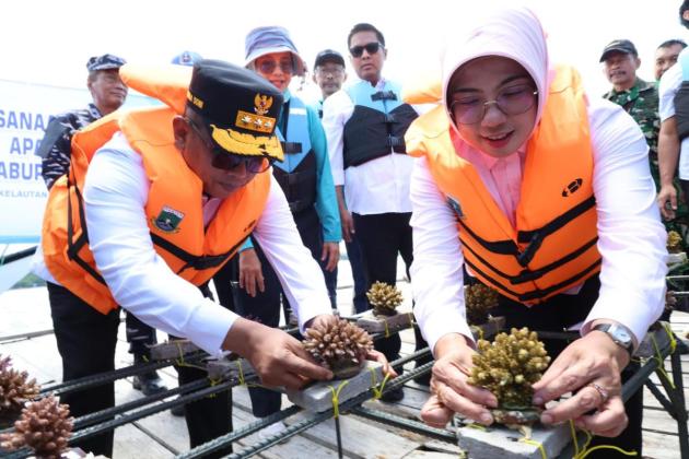 Gubernur Andra Soni Pimpin Konservasi Laut dan Pengayaan Terumbu Karang di Carita