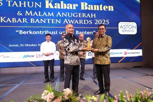 Gubernur Andra Soni Raih Penghargaan Kepala Daerah Responsif 2025