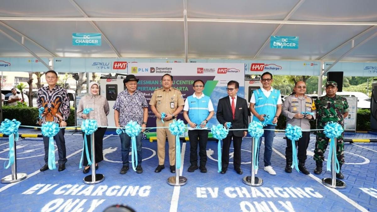 Perkuat Ekosistem Kendaraan Listrik, PLN Resmikan 2 SPKLU Center Pertama di Jakarta