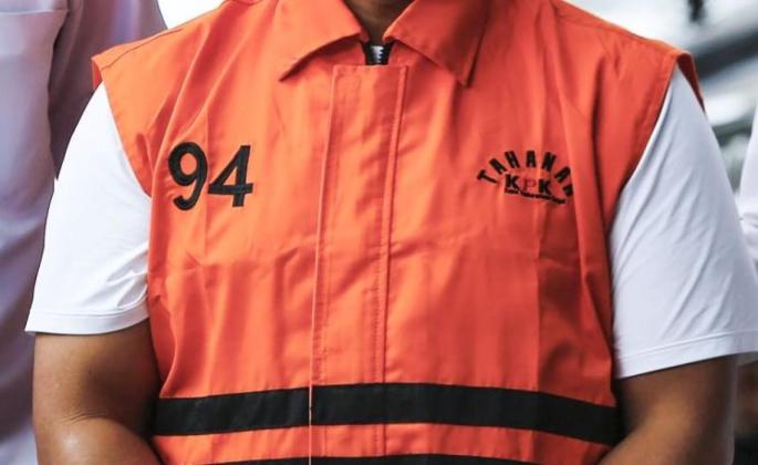 KPK Geledah Geledah Rumah Dinas Gubernur Riau