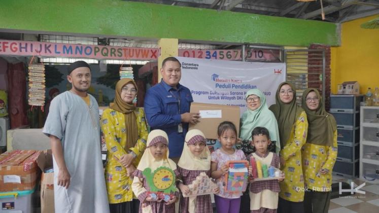 Hutama Karya Dukung Pendidikan Anak Usia Dini Lewat Penyerahan Bantuan Sarana Prasarana di DKI Jakarta 