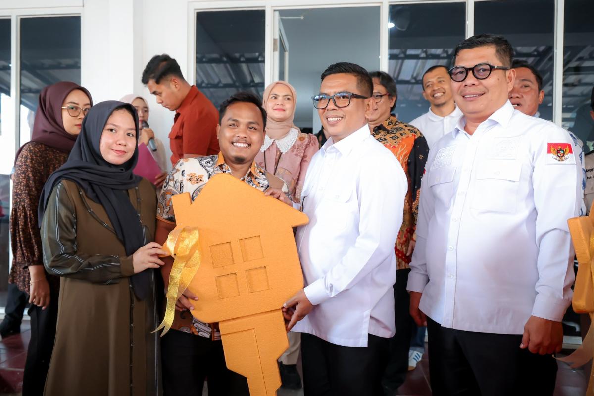 Gubernur Andra Soni: Masyarakat Berpenghasilan Rendah Wajib Punya Kesempatan Miliki Rumah Layak Huni