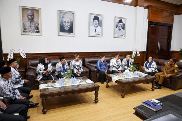 Terima Pengurus PGRI, Gubernur Andra Soni Paparkan Dampak Positif Program Sekolah Gratis Banten