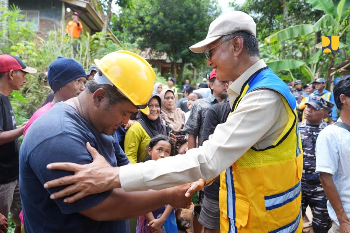 Darurat Bencana! Menteri PU Dody Hanggodo Turun Gunung Tinjau Longsor Cilacap