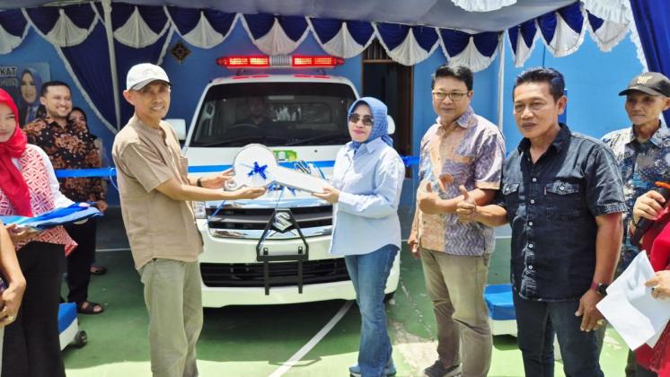 Sekretaris Komisi II DPRD Kota Bekasi Serahkan Bantuan Ambulans Gratis untuk Warga Aren Jaya