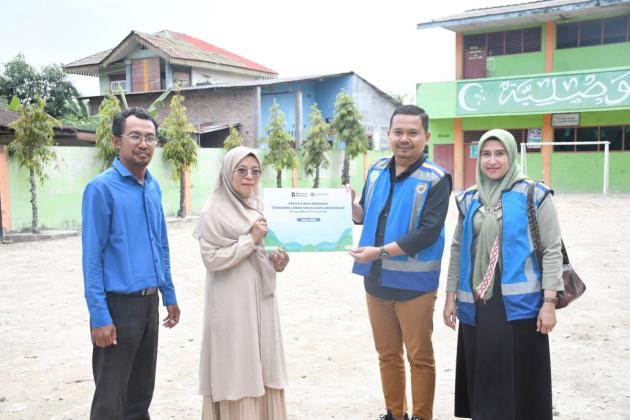 Perkuat Komitmen Keberlanjutan, JNT Salurkan Bantuan Sarana Pendidikan dan Ibadah di Sekitar Ruas Tol Belmera