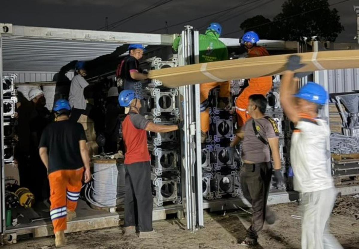 PLN Kerahkan Ratusan Personel dan Alat Berat Pulihkan Lima Tower SUTT 150 kV Terdampak Banjir di Bireuen Aceh