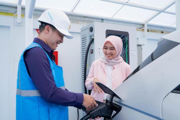 Gandeng Indosat Business, PLN percepat Ekosistem EV Lewat Digitalisasi SPKLU dan Transformasi Layanan Energi