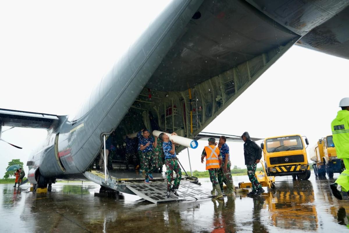 PLN Percepat Penanganan Kerusakan, Gandeng TNI AU Kirim Material Tower Darurat ke Aceh