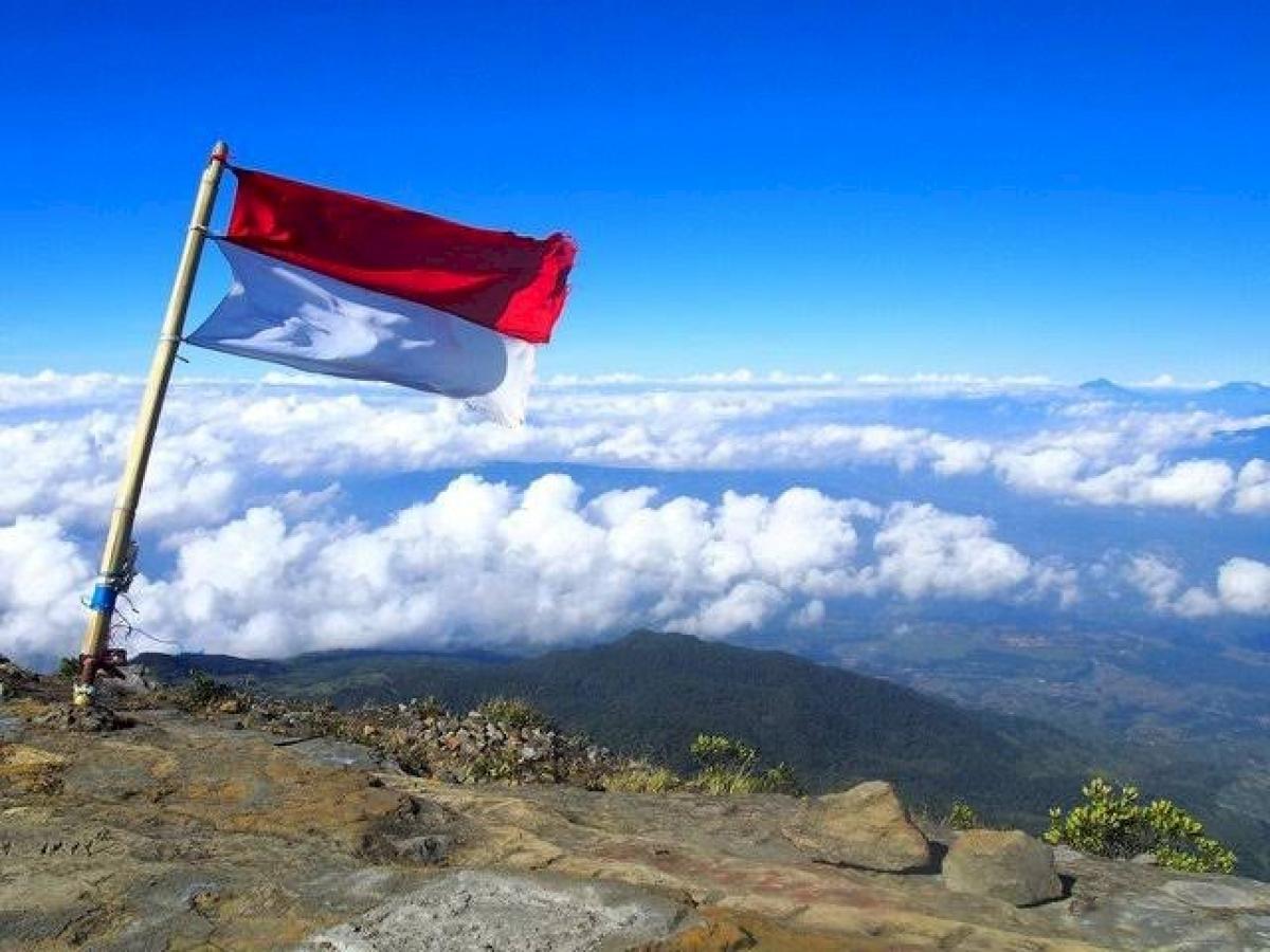 Cerita Pendakian Gunung Ceremai: Menembus Kabut Keraguan