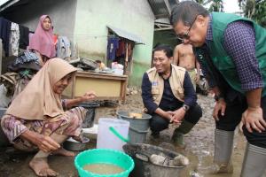 Direksi BTN dan BSN Menyapa Langsung Korban Terdampak Banjir di Aceh 134343