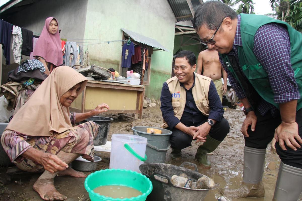 Direksi BTN dan BSN Menyapa Langsung Korban Terdampak Banjir di Aceh 134343