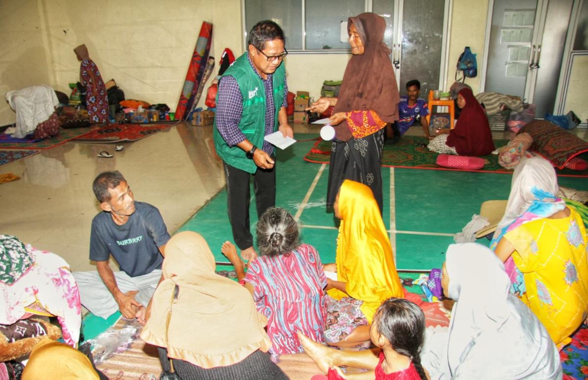 Direksi BTN dan BSN Menyapa Langsung Korban Terdampak Banjir di Aceh 134540