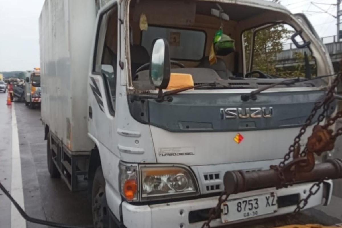 Kecelakaan di KM 111 Ruas Tol Cipularang, Jasa Marga Segera Lakukan Evakuasi dan Pengaturan Lalu Lintas