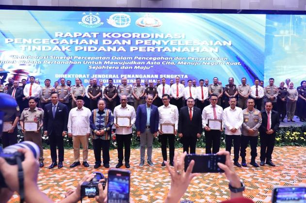 Sinergi Berantas Mafia Tanah, Kakanwil BPN DKI Jakarta Terima Penghargaan Pin Emas