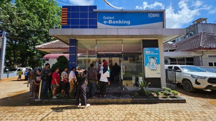 Aktifkan Protokol Manajemen Kelangsungan Usaha, Akses Layanan BRI Tetap Terjaga di Daerah Terisolir Bencana Banjir Bandang melalui Satelit