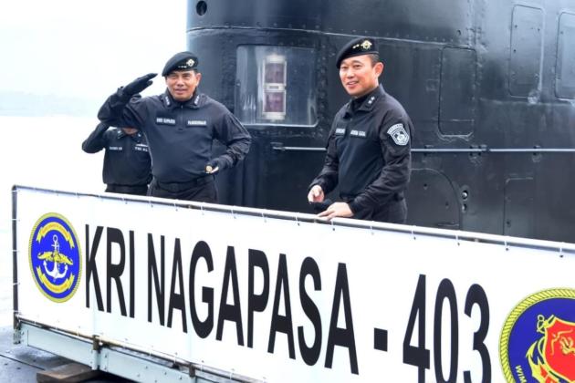 KASAL Sematkan Brevet Hiu Kencana Kepada Panglima Korps Marinir