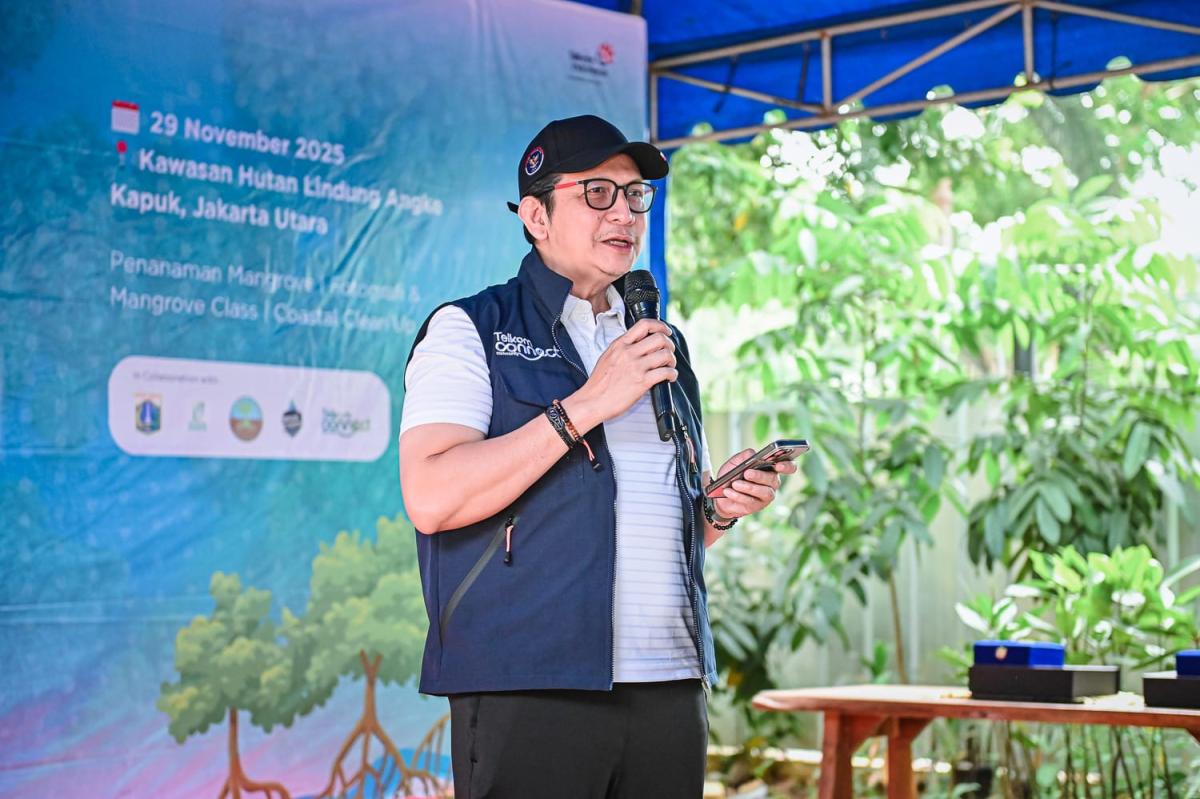 Aksi Sukarelawan Karyawan Telkom Lestarikan Alam Lewat Penanaman Mangrove