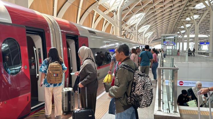 Sambut Libur Akhir Tahun, KCIC Berikan Potongan Harga Tiket Whoosh Perjalanan Bulan Desember!