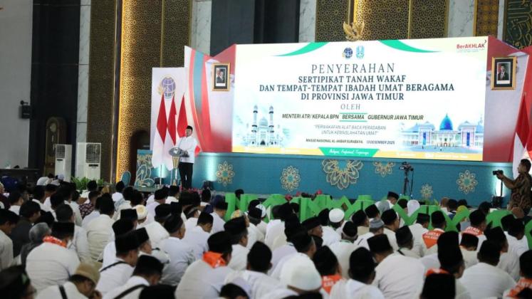 Jelang Natal, Romo Wahyu Terima Sertipikat untuk Gereja Katolik Fransiskus Asisi sebagai Kado Natal bagi Umat