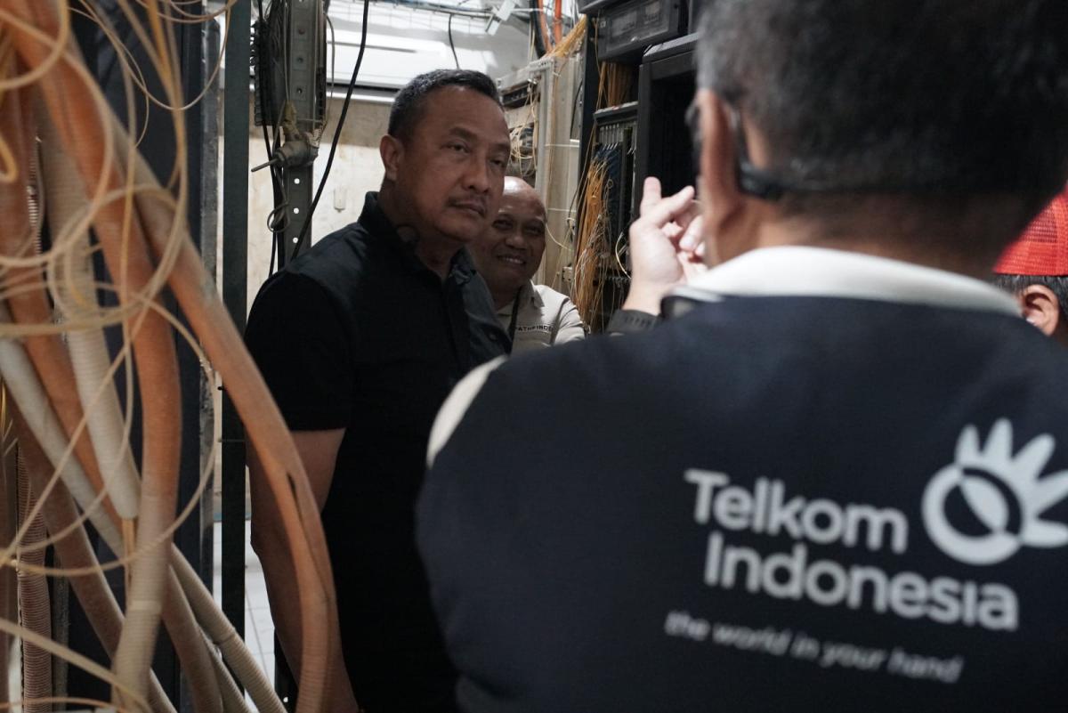TelkomGroup Salurkan Bantuan Kemanusiaan dan Aktifkan 13 Titik Internet Satelit untuk Korban Bencana Sumatra