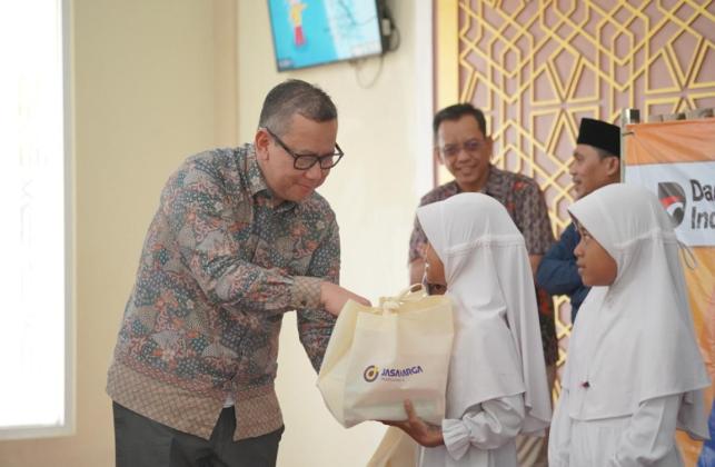 Aksi Sosial PT Jasamarga Transjawa Tol: Santuni 300 Anak Yatim Jelang Libur Nataru