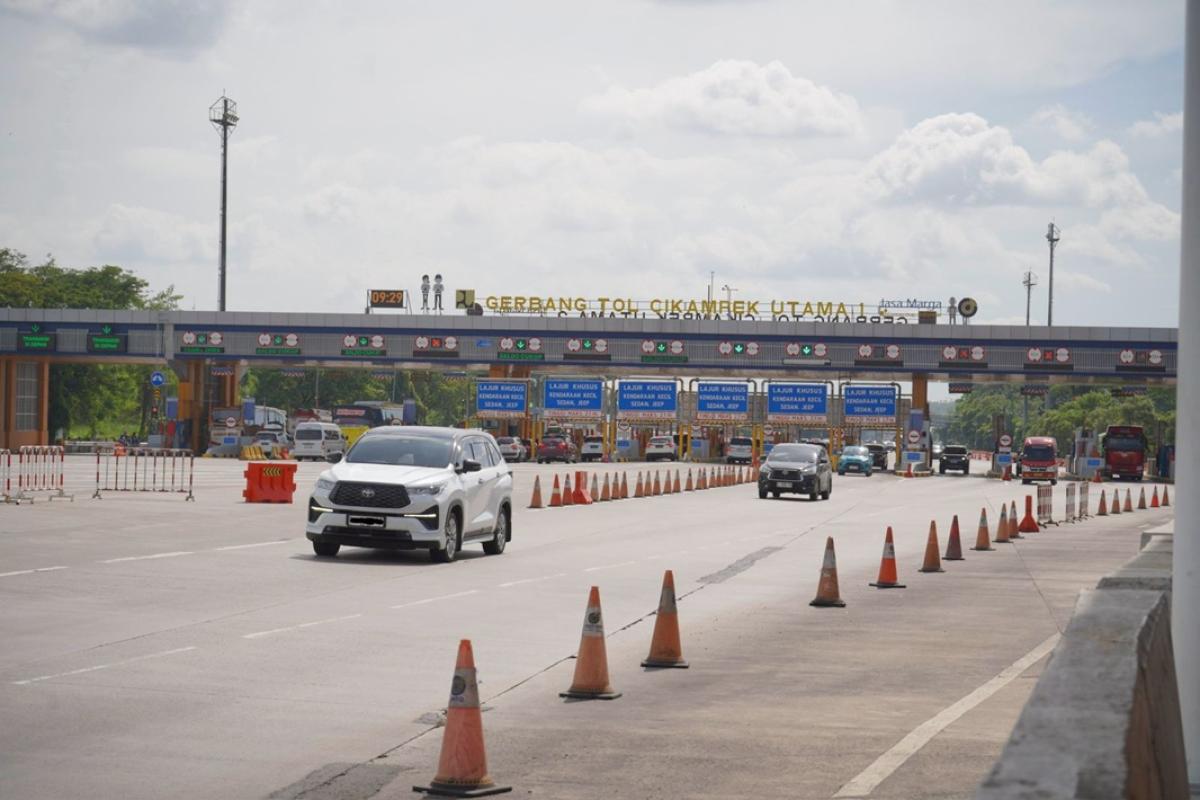 Arus Mudik Meledak! Volume Kendaraan di Tol Trans Jawa Naik Tajam Jelang Libur Nataru