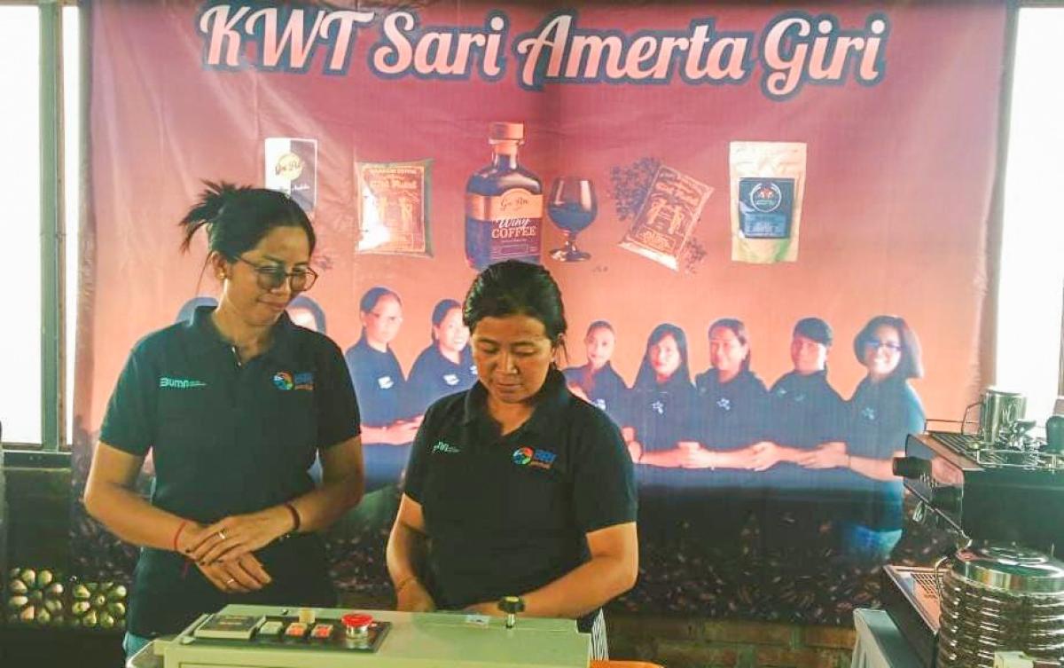 Inspirasi Hari Ibu, BRI Peduli Perkuat Peran Ibu Penggerak Usaha Perempuan melalui Program AURA di Bali