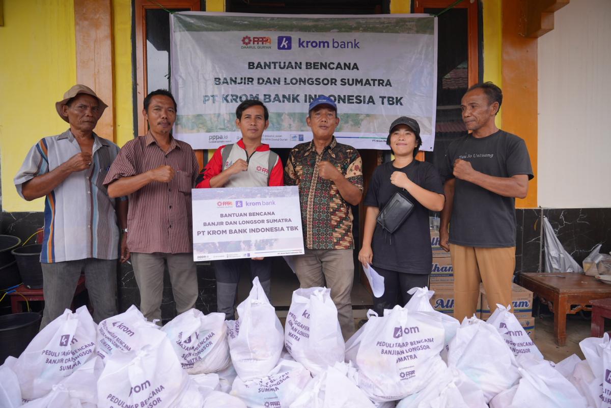 Krom Bank Salurkan Bantuan untuk Warga Terdampak Banjir Sumatera