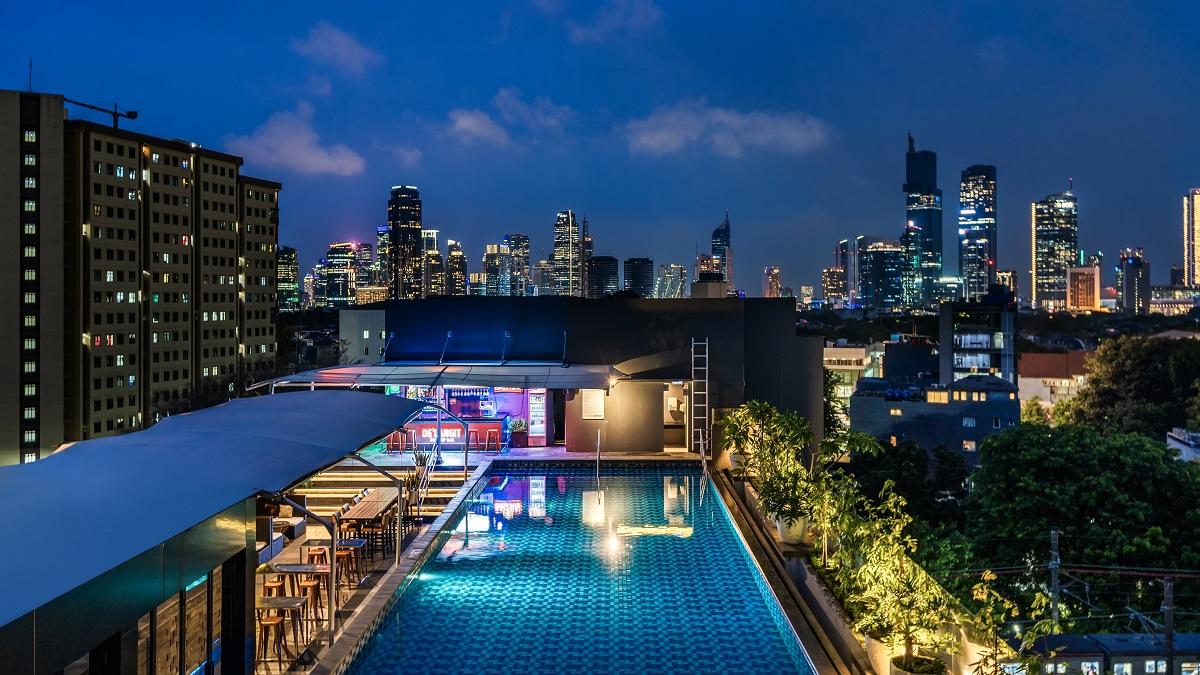 Sambut 2026, Mercure Jakarta Cikini Hadirkan Pesta Rooftop Spektakuler ala Miami Beach