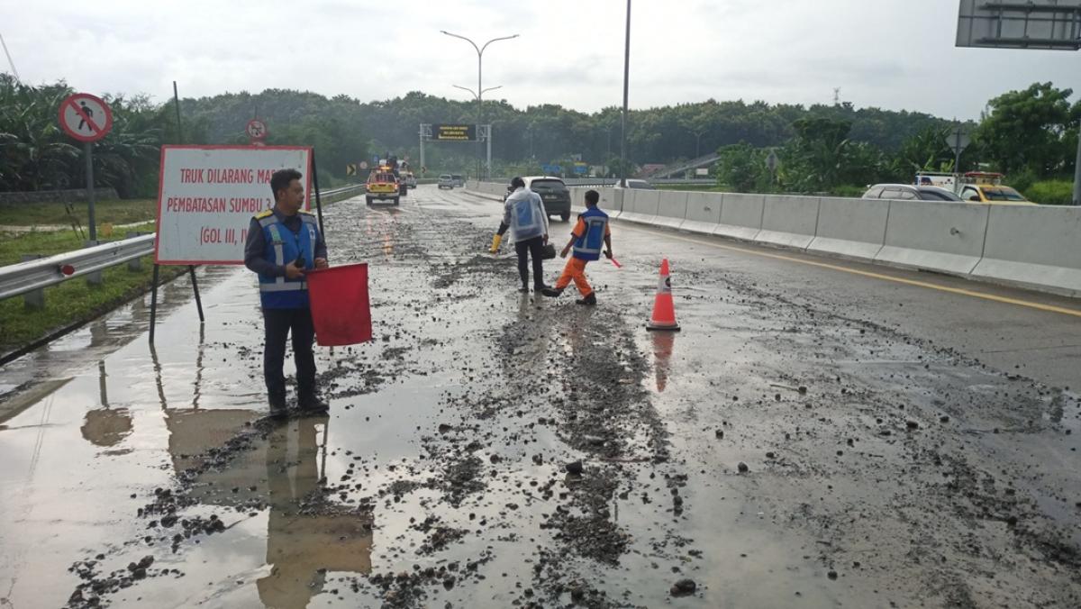 Aksi Cepat JMTO Area Semarang Batang: Amankan Jalur Tol Saat Musim Hujan Demi Kelancaran Libur Nataru 2025/2026