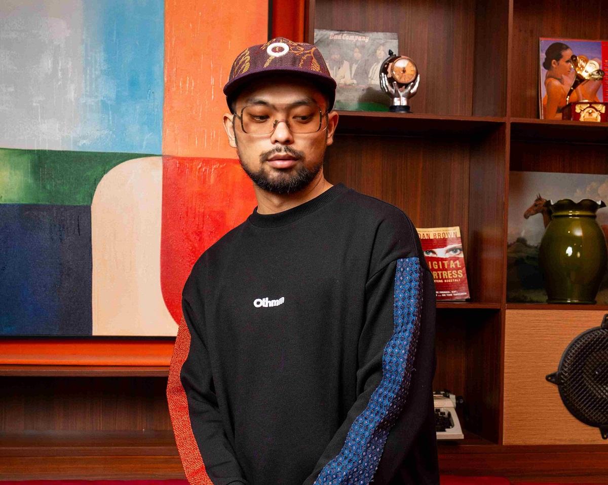 Outfit Premium Terbaru dari SIMPATI x Othman, Bikin Vibes Natal dan Tahun Baru Makin 