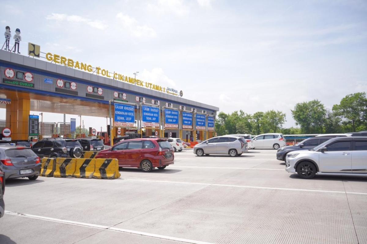 Rekor Pecah! Volume Kendaraan di Tol Trans Jawa Melejit 98 Persen Saat Natal, Jangan Sampai Anda Terjebak Macet!