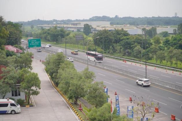 Arus Mudik Nataru 2025/2026 Meledak: 391 Ribu Kendaraan Serbu Trans Jawa, Anda Sudah Amankan Saldo E-Toll?