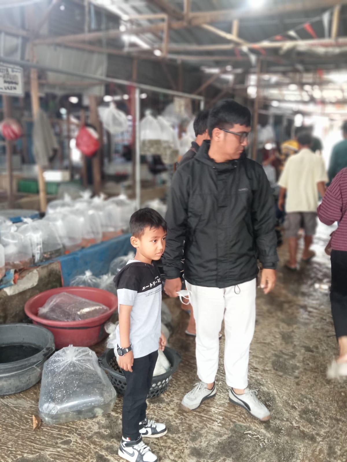 Berburu Koi di Parung, Pasar Ikan Terbesar Asia Tenggara yang Selalu Ramai Cerita