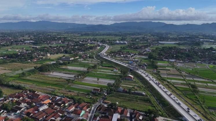 Volume Kendaraan di Ruas Tol Luar Jawa Meledak H-3 Tahun Baru: Solo-Yogya Naik 69%, Siap-siap Diskon Tol 20% Balik Lagi!